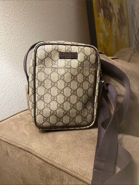 Gucci Beige/Brown GG Supreme Messenger Bag